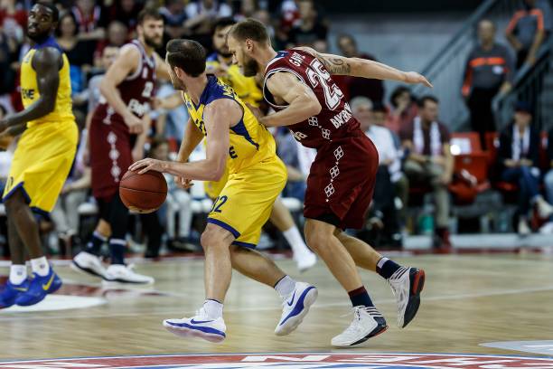 以年轻球员 以年轻球员