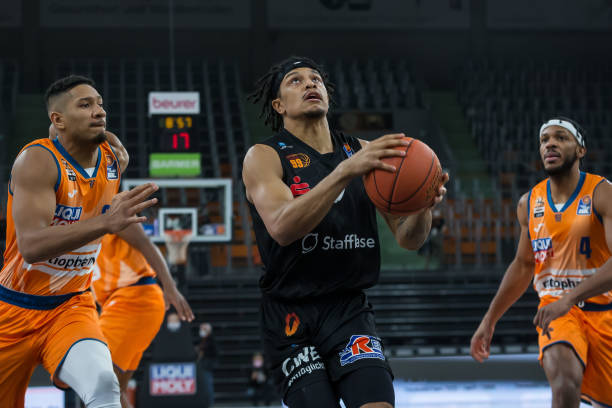 例如巴黎圣 例如巴黎圣